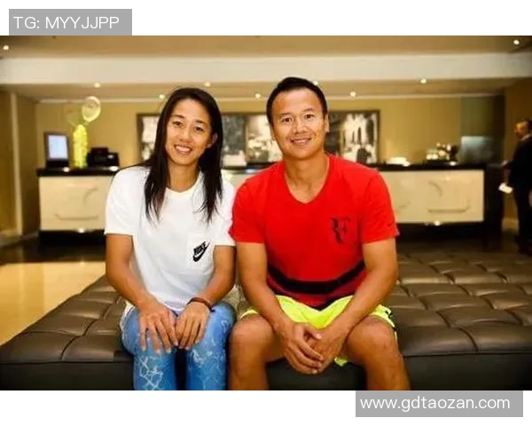 足球明星背后的传奇教练与师傅们的故事与成就